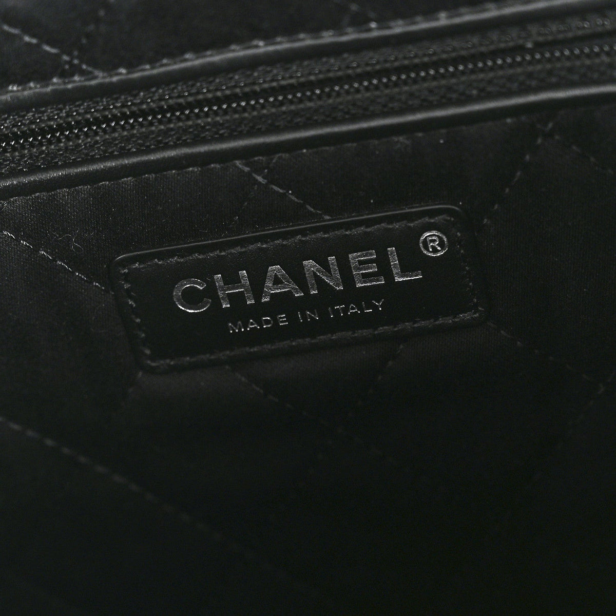 Shiny Calfskin Quilted Chanel 22 Black